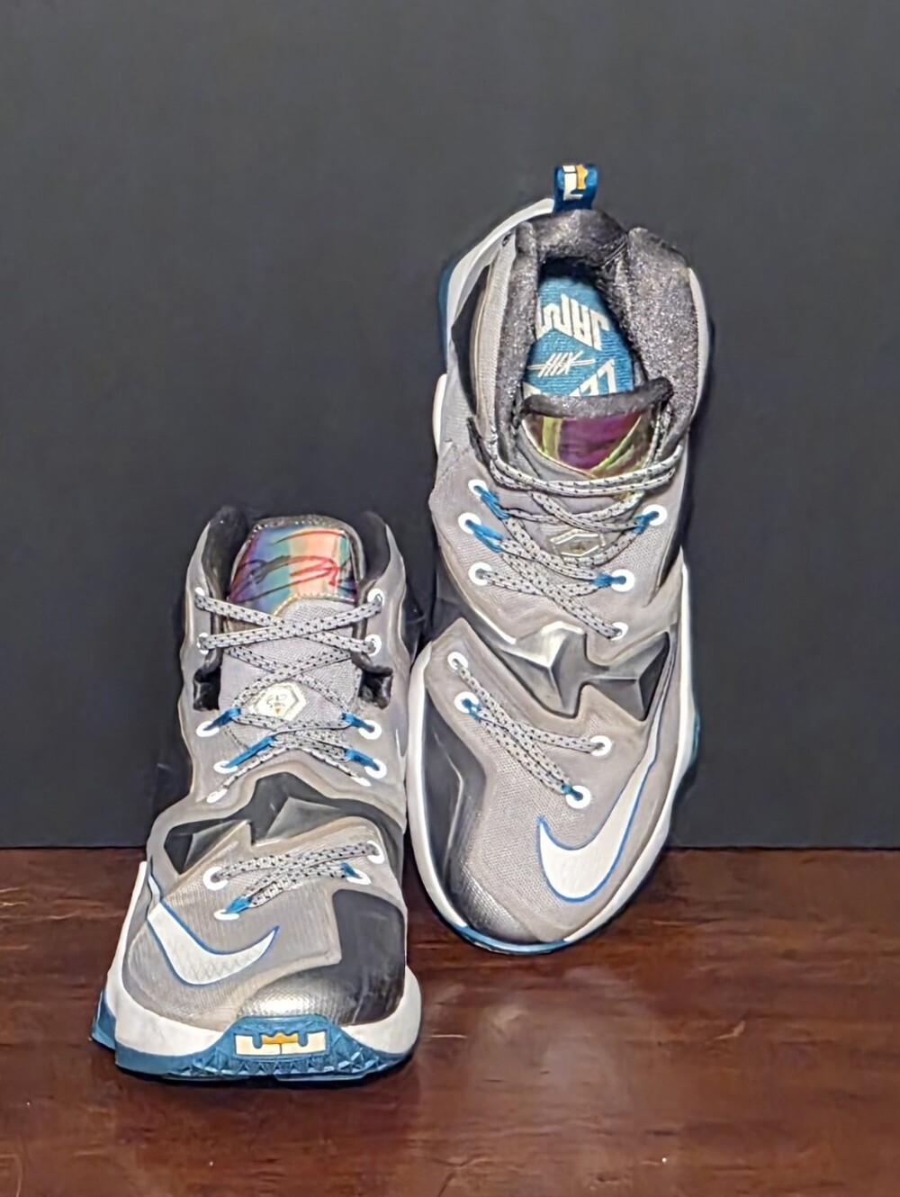Nike Lebron 13 Hologram (2015) Basketball Sneakers, Mns 9, Exc. Pre-owned Cond.!